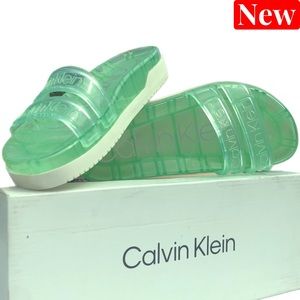 🆕 Calvin Klein Tobi Logo-Embossed Platform Sandal green